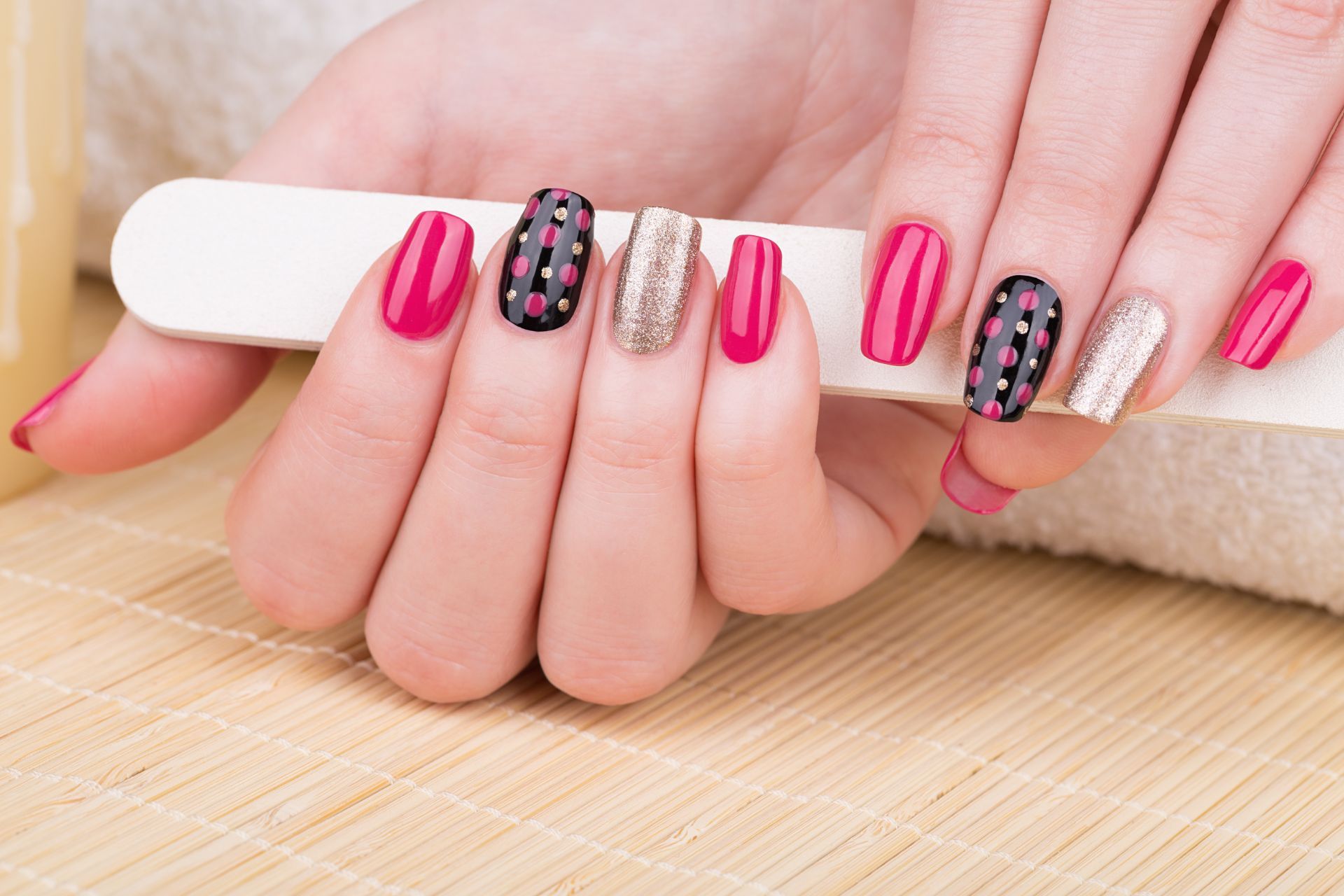 Manicure e smalto semipermanente